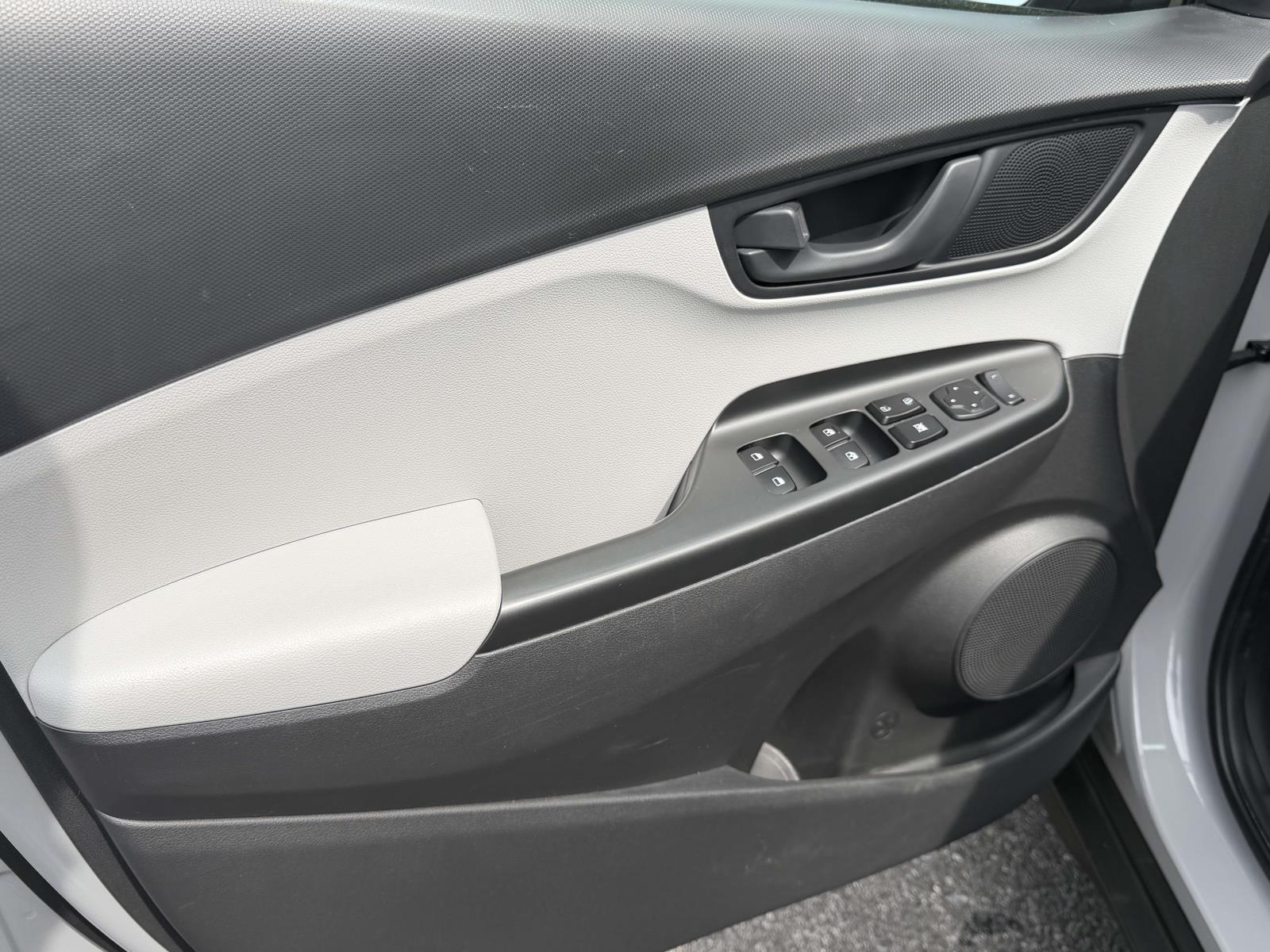 2023 Hyundai Kona SEL - Photo 15
