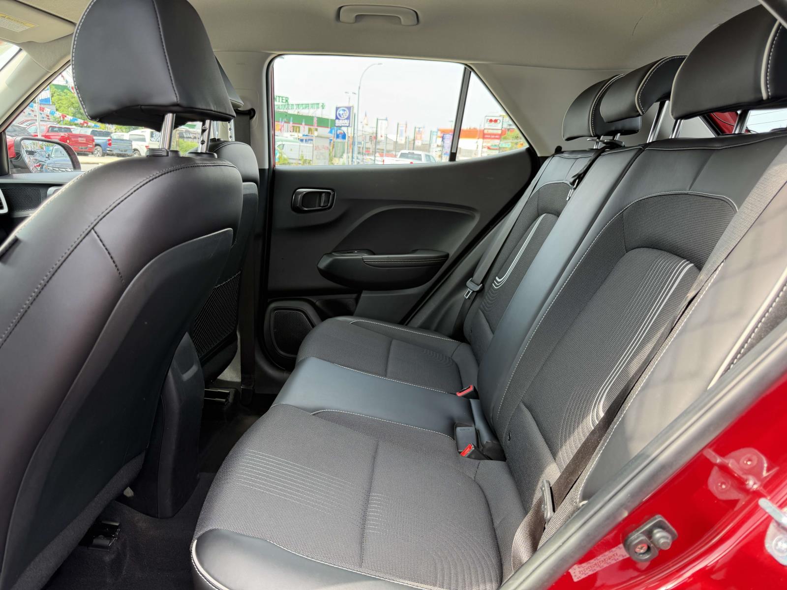 2023 Hyundai Venue Limited - Photo 12