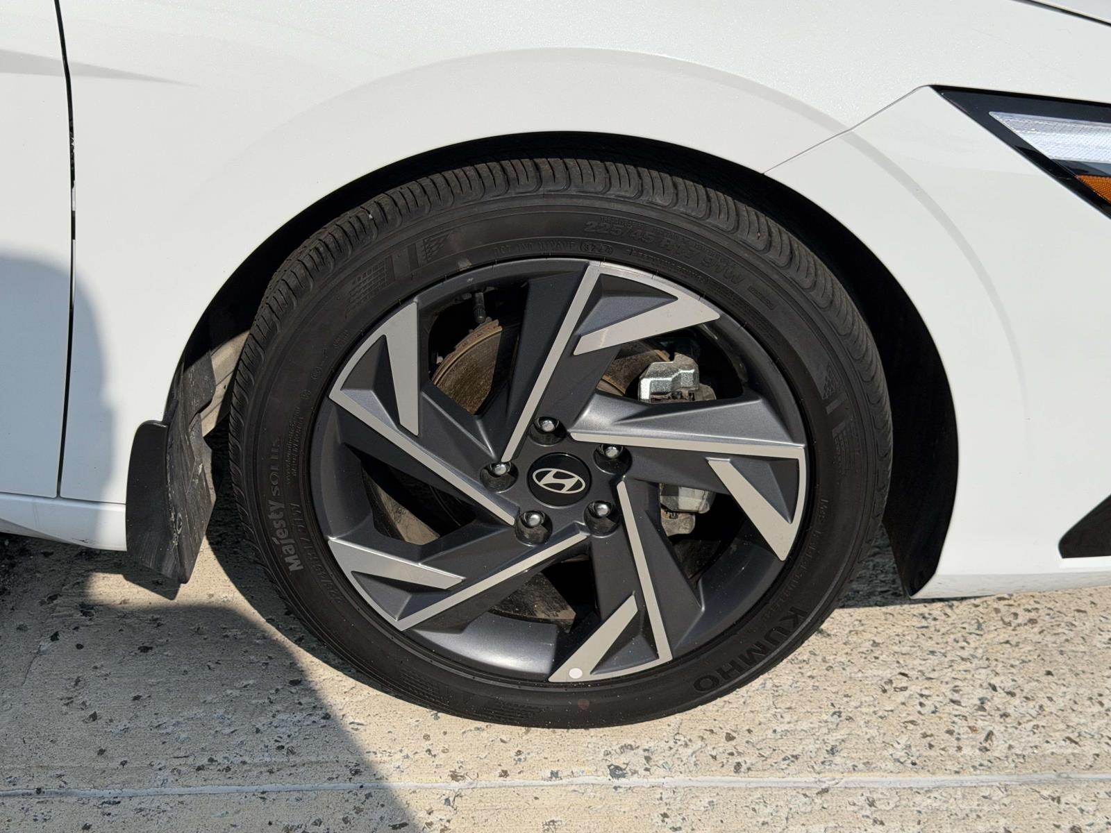 2025 Hyundai Elantra Limited - Photo 7