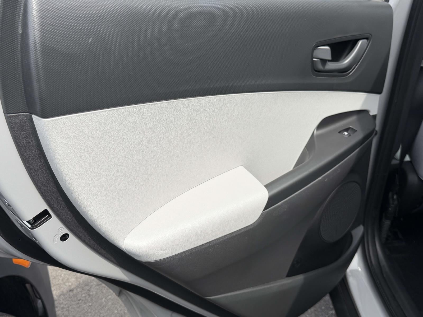 2023 Hyundai Kona SEL - Photo 11