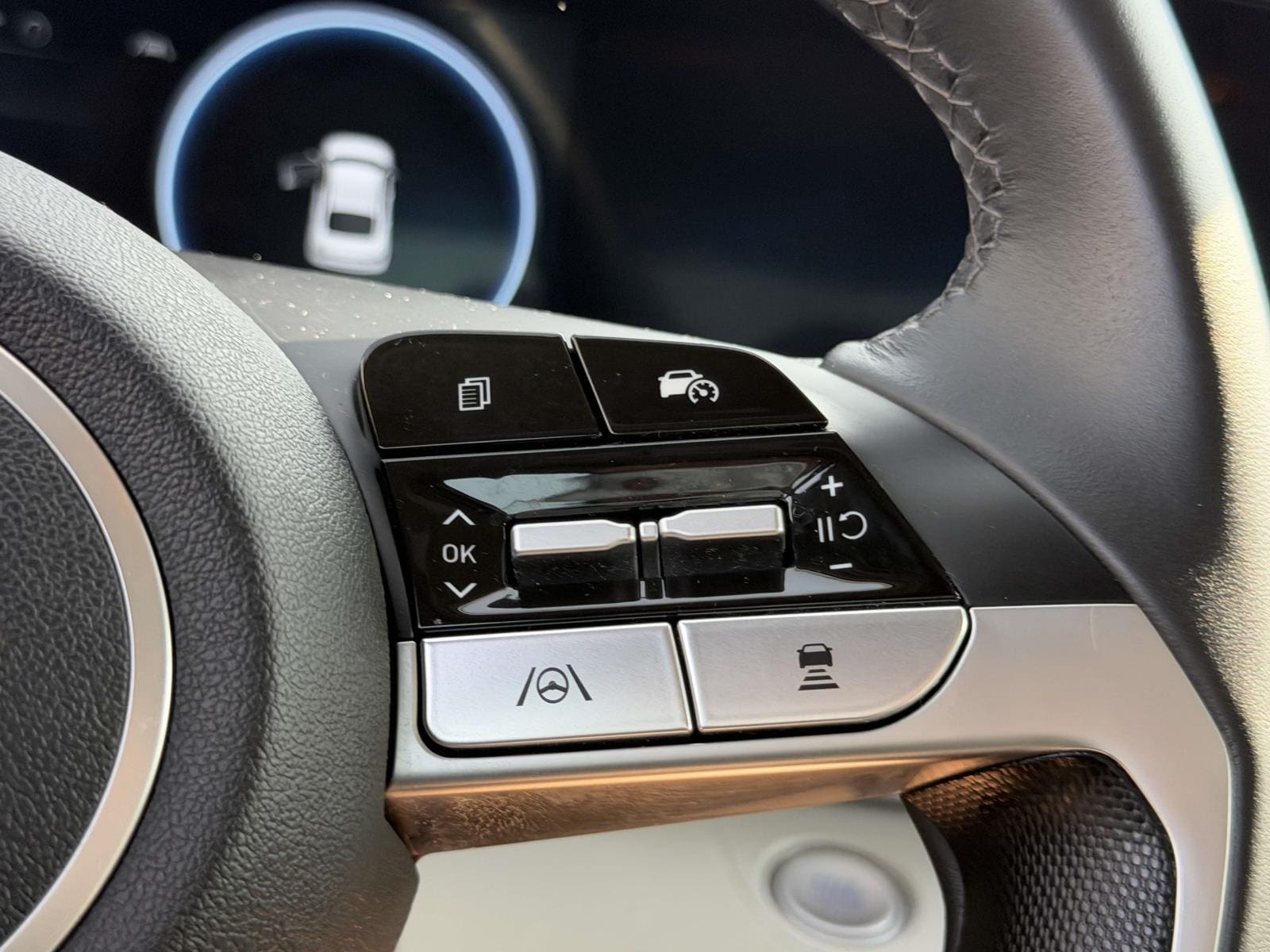 2025 Hyundai Elantra Limited - Photo 24
