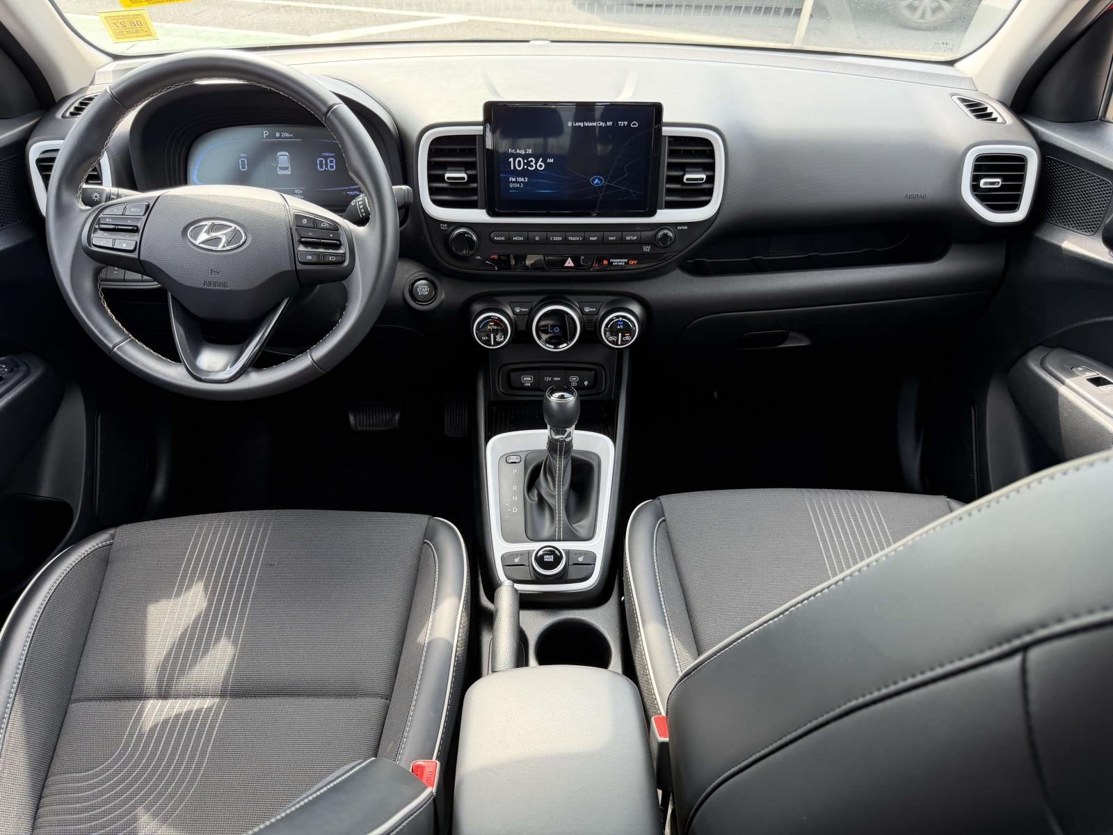 2023 Hyundai Venue Limited - Photo 13