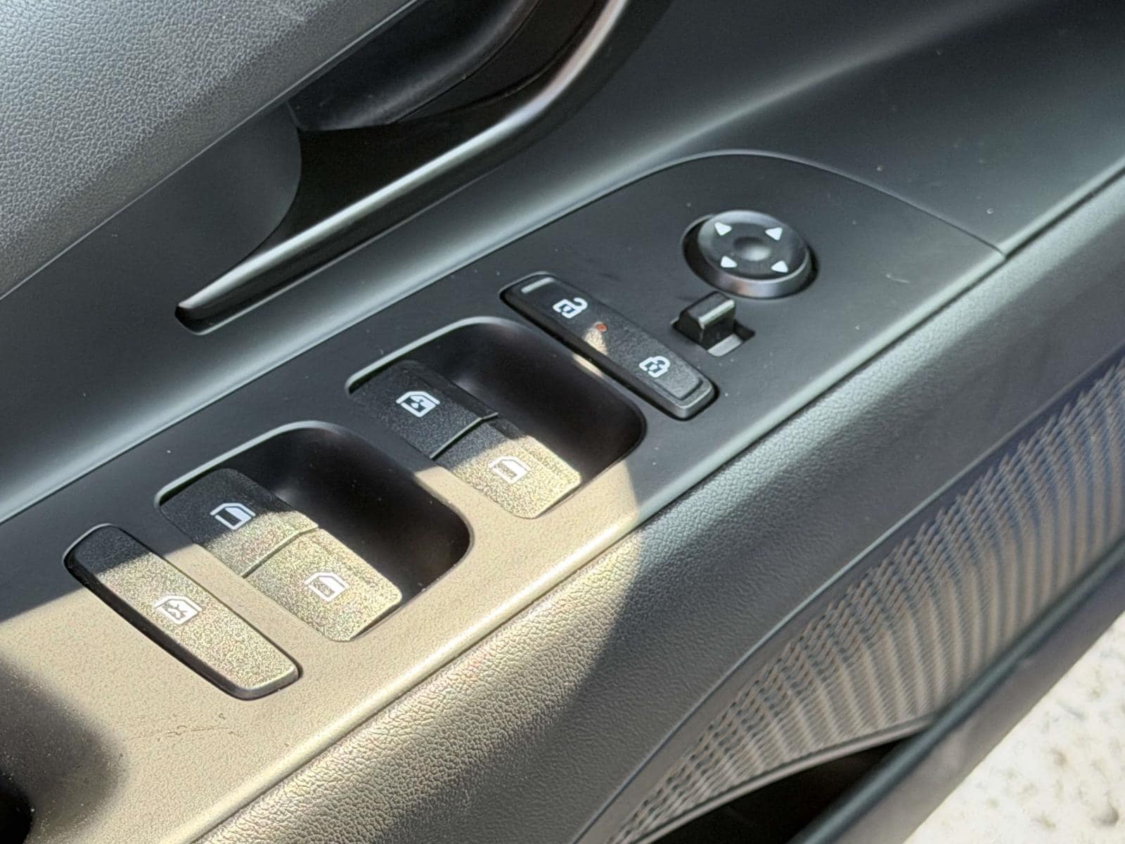 2025 Hyundai Elantra SEL - Photo 16