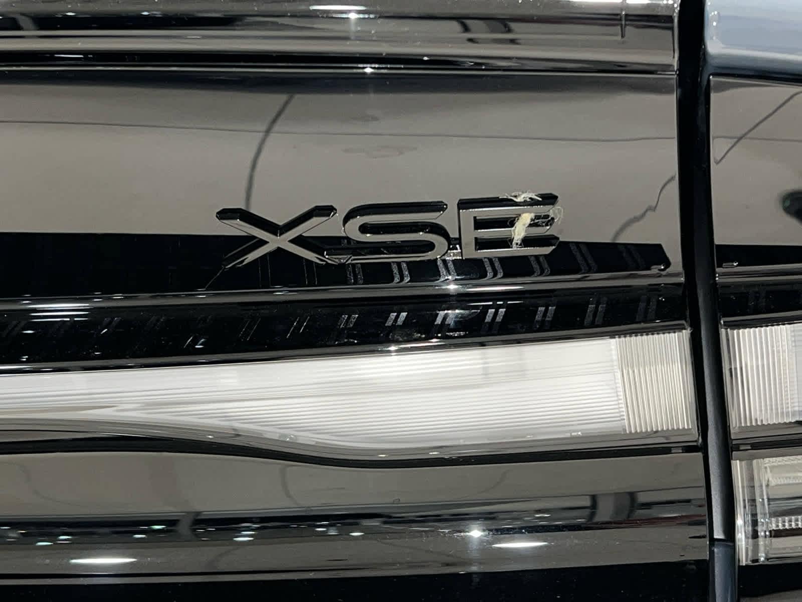 2026 Toyota Prius Plug-in Hybrid XSE - Photo 9