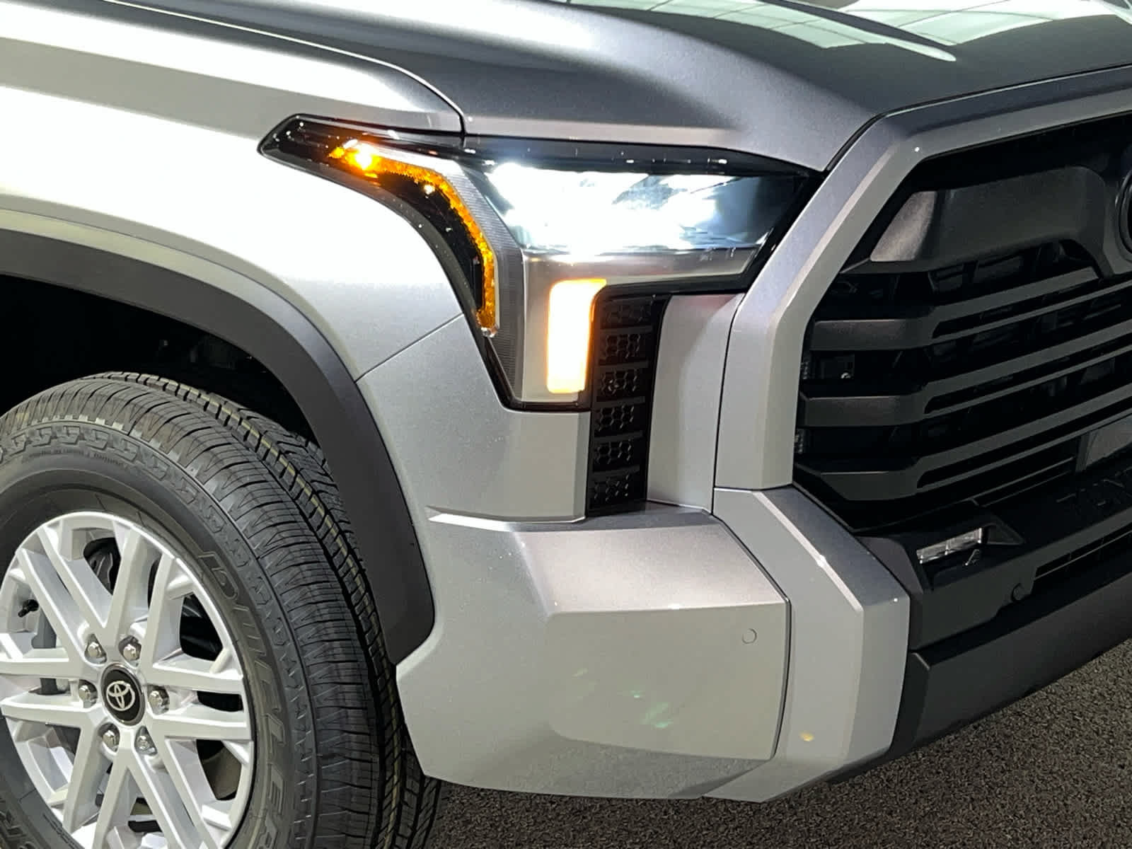 New 2026 Toyota Tundra SR5 SR5 CREWMAX 5.5