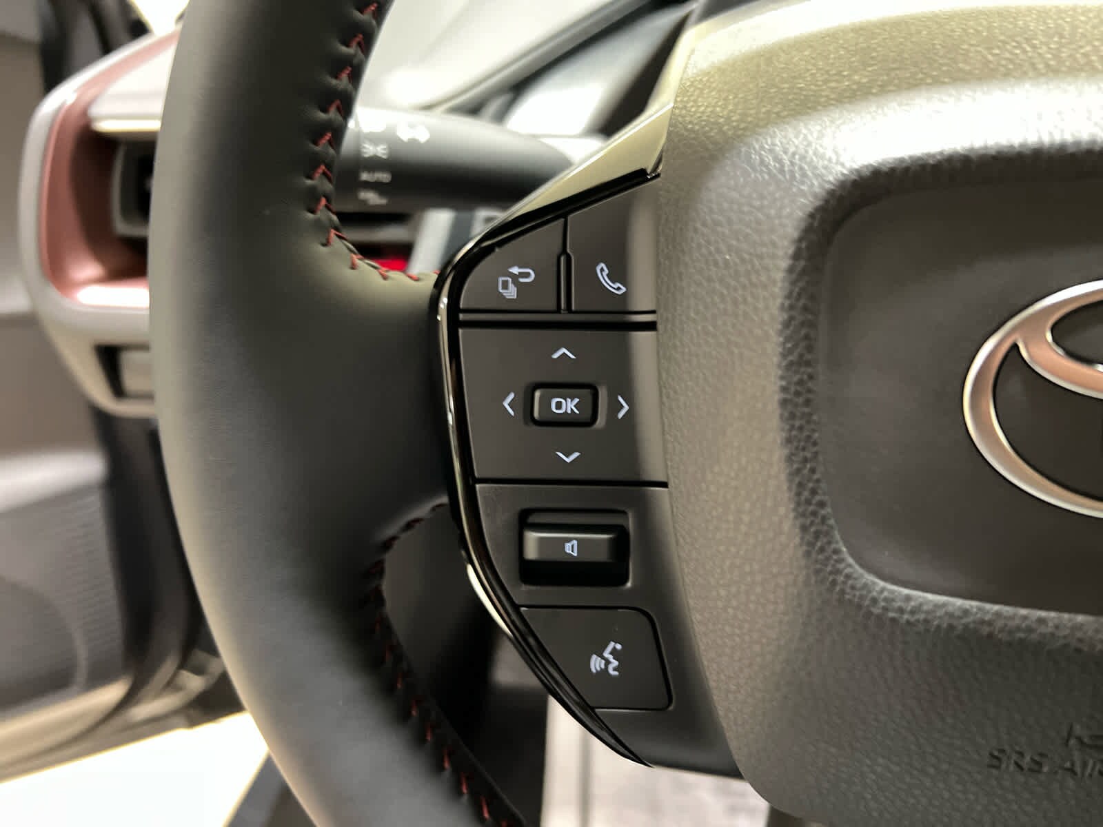 2026 Toyota Prius Plug-in Hybrid XSE - Photo 18