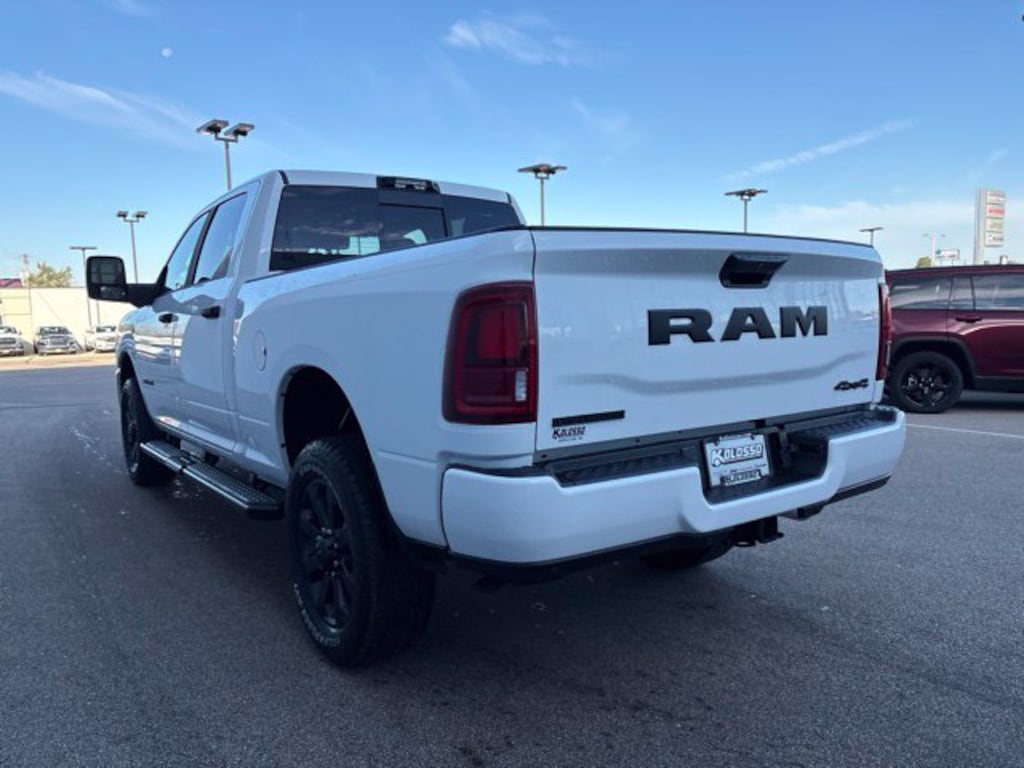 New 2027 Ram 2500 BIG HORN CREW CAB 4X4 6'4 BOX Pickup