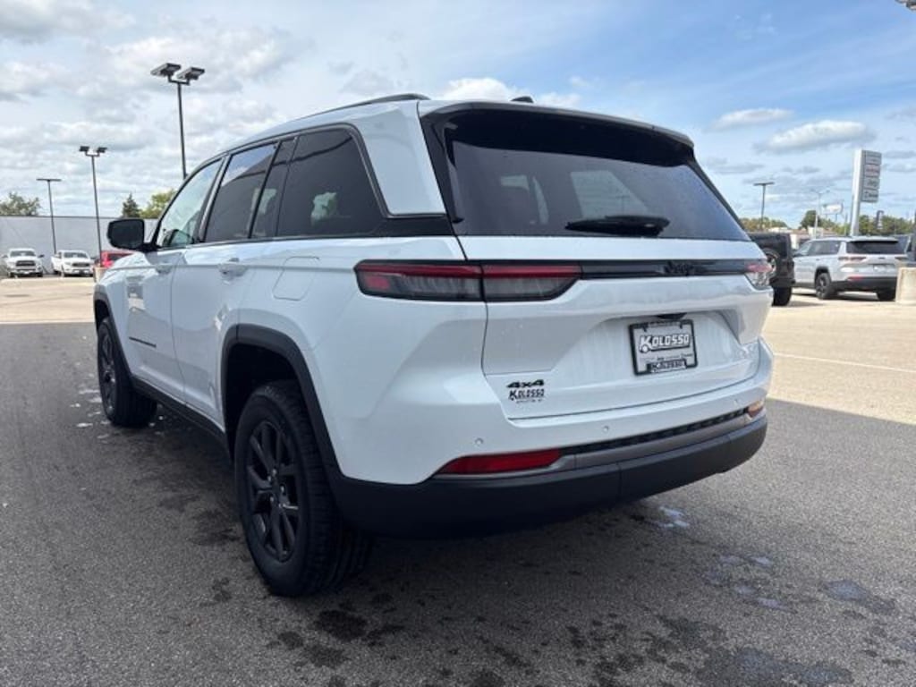 New 2027 Jeep Grand Cherokee LAREDO ALTITUDE 4X4 Sport Utility