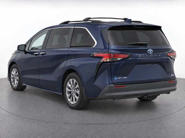 Used 2025 Toyota Sienna XLE Minivan/Van