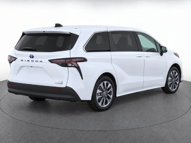 Used 2023 Toyota Sienna LE 8 Passenger Van Passenger Van