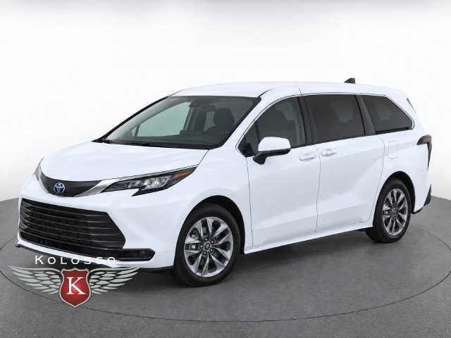 2023 Toyota Sienna LE