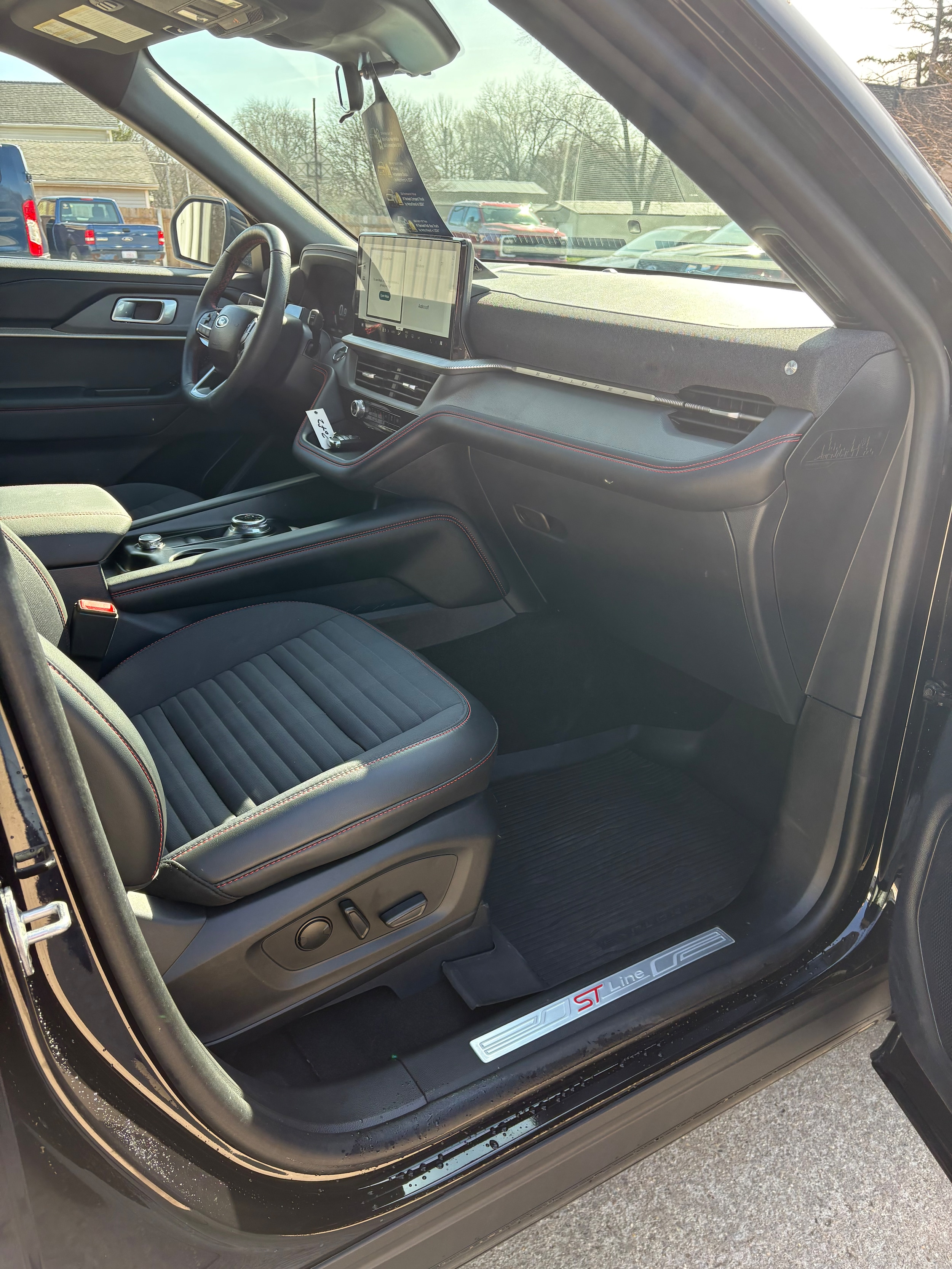 2025 Ford Explorer ST-LINE - Photo 9