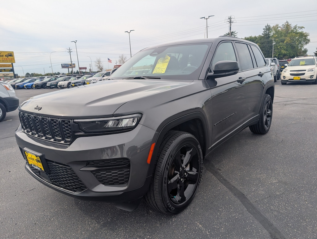 Used 2025 Jeep Grand Cherokee Laredo SUV