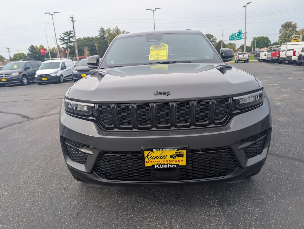 Used 2025 Jeep Grand Cherokee Laredo SUV