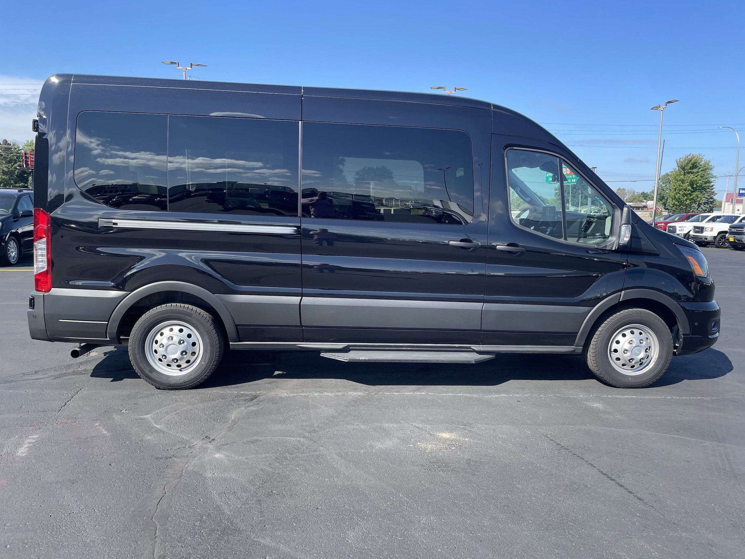 2024 Ford Transit Passenger Van XLT - Photo 8