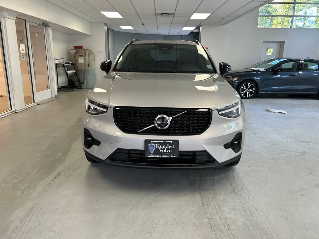 Used 2025 Volvo XC40 B5 Plus Dark Theme SUV