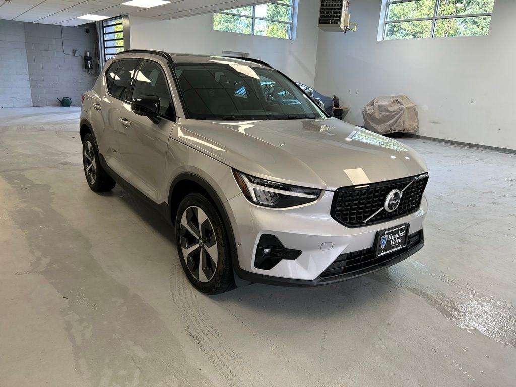 Used 2025 Volvo XC40 B5 Plus Dark Theme SUV