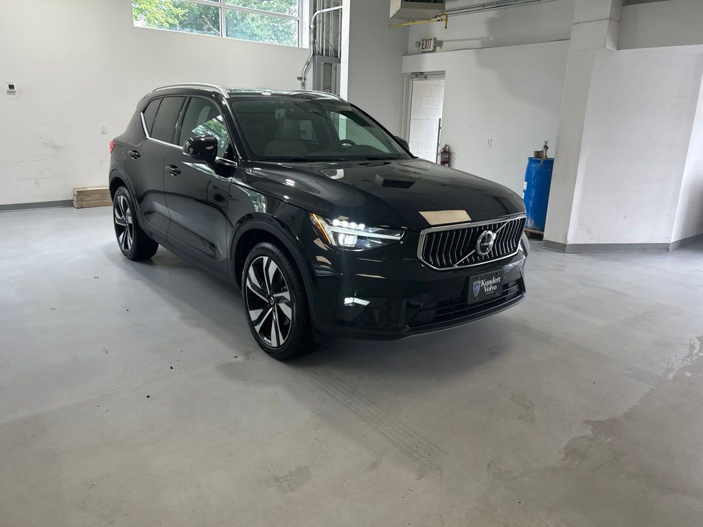 2024 Volvo XC40 Ultimate SUV