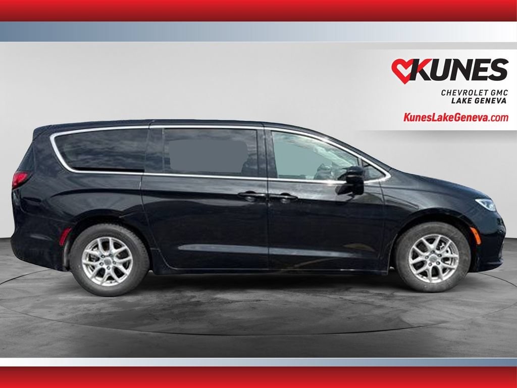 Used 2023 Chrysler Pacifica Touring L