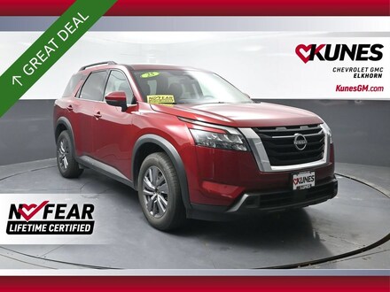2025 Nissan Pathfinder SV