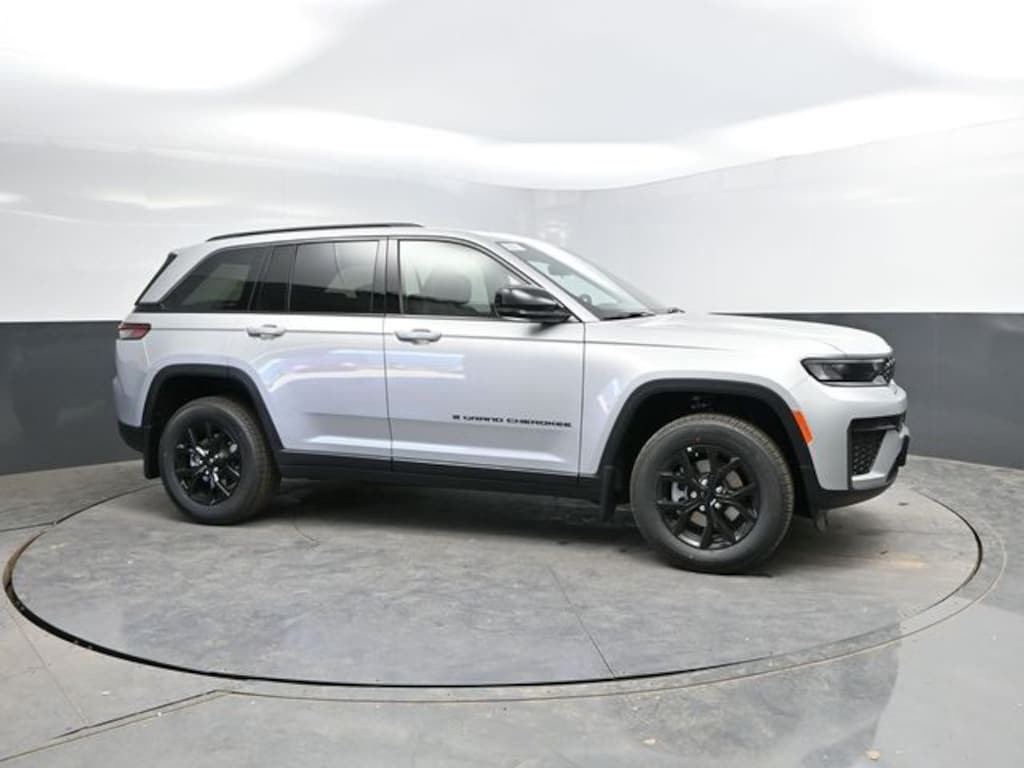 New 2026 Jeep Grand Cherokee Altitude Sport Utility