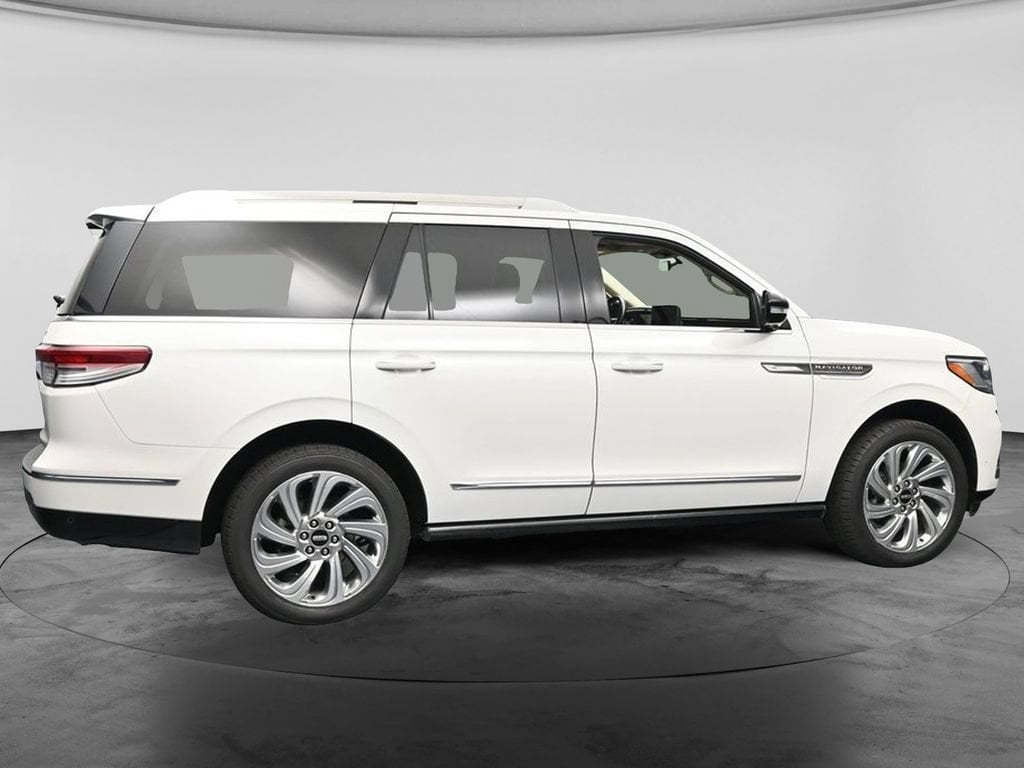 Used 2024 Lincoln Navigator Premiere