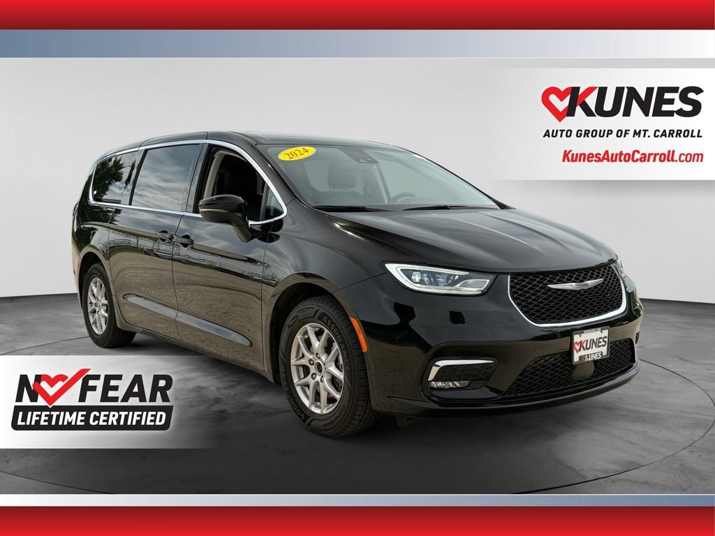 Used 2024 Chrysler Pacifica Touring L