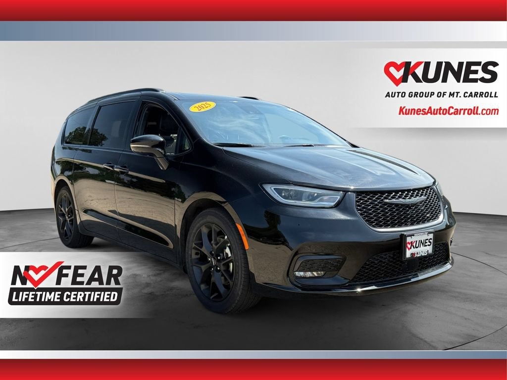 Used 2025 Chrysler Pacifica Limited