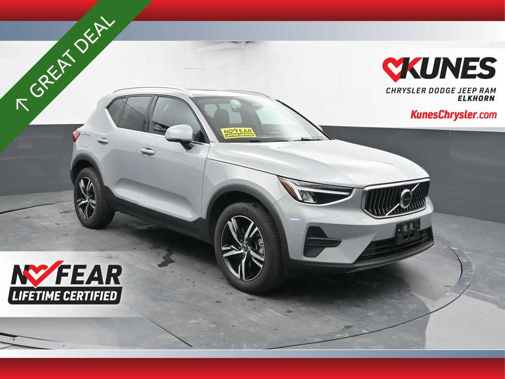 2025 Volvo XC40