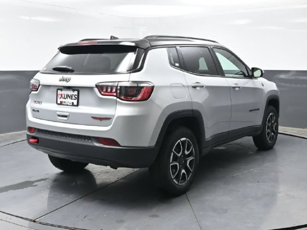 Used 2025 Jeep Compass Trailhawk