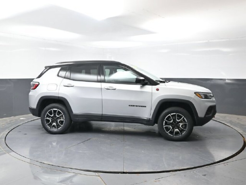 Used 2025 Jeep Compass Trailhawk