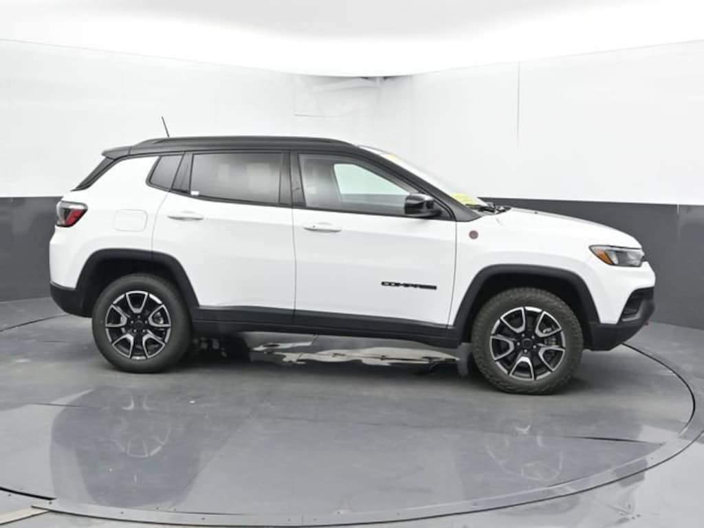 Used 2025 Jeep Compass Trailhawk