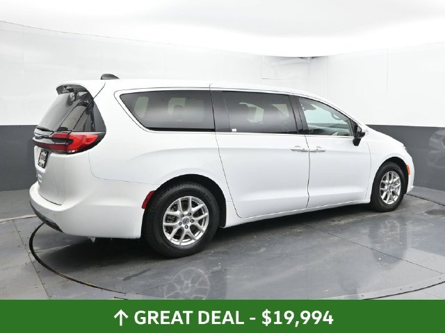 Used 2023 Chrysler Pacifica Touring L