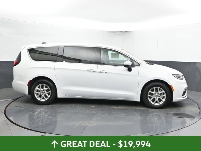 Used 2023 Chrysler Pacifica Touring L
