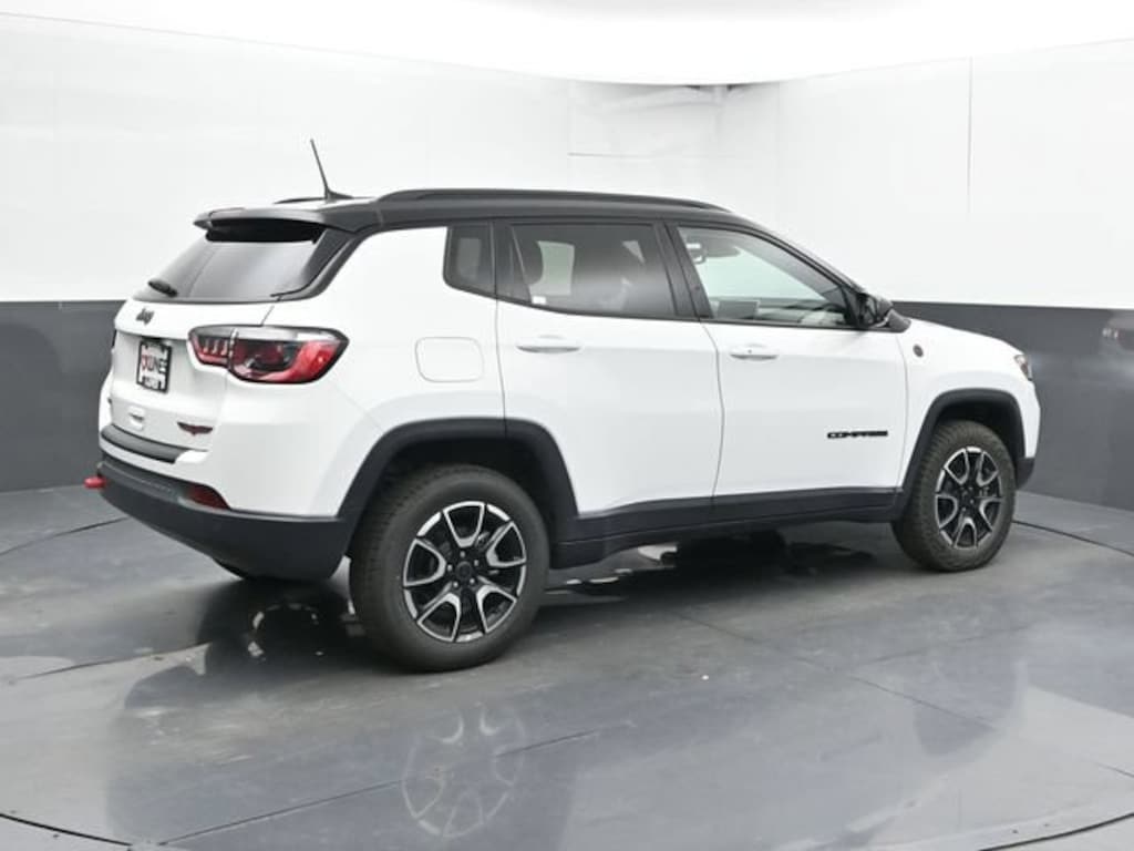 Used 2025 Jeep Compass Trailhawk
