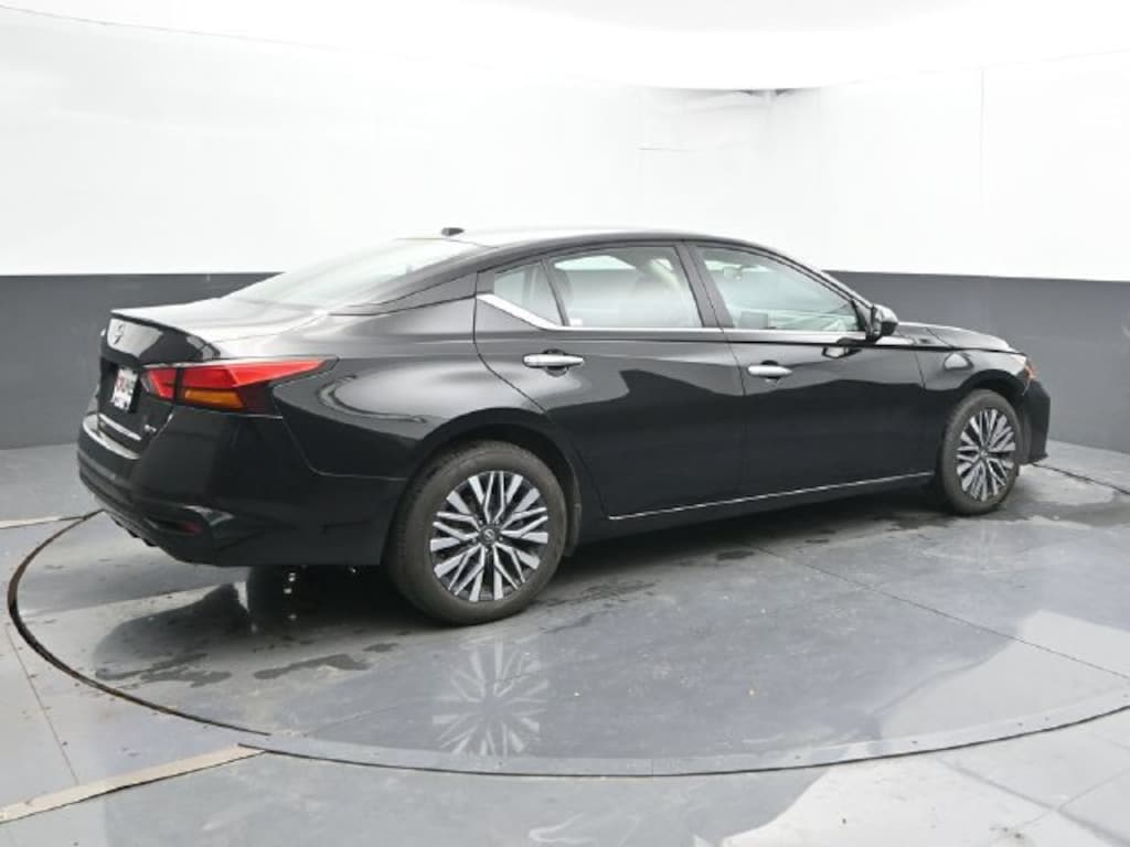 Used 2025 Nissan Altima SV