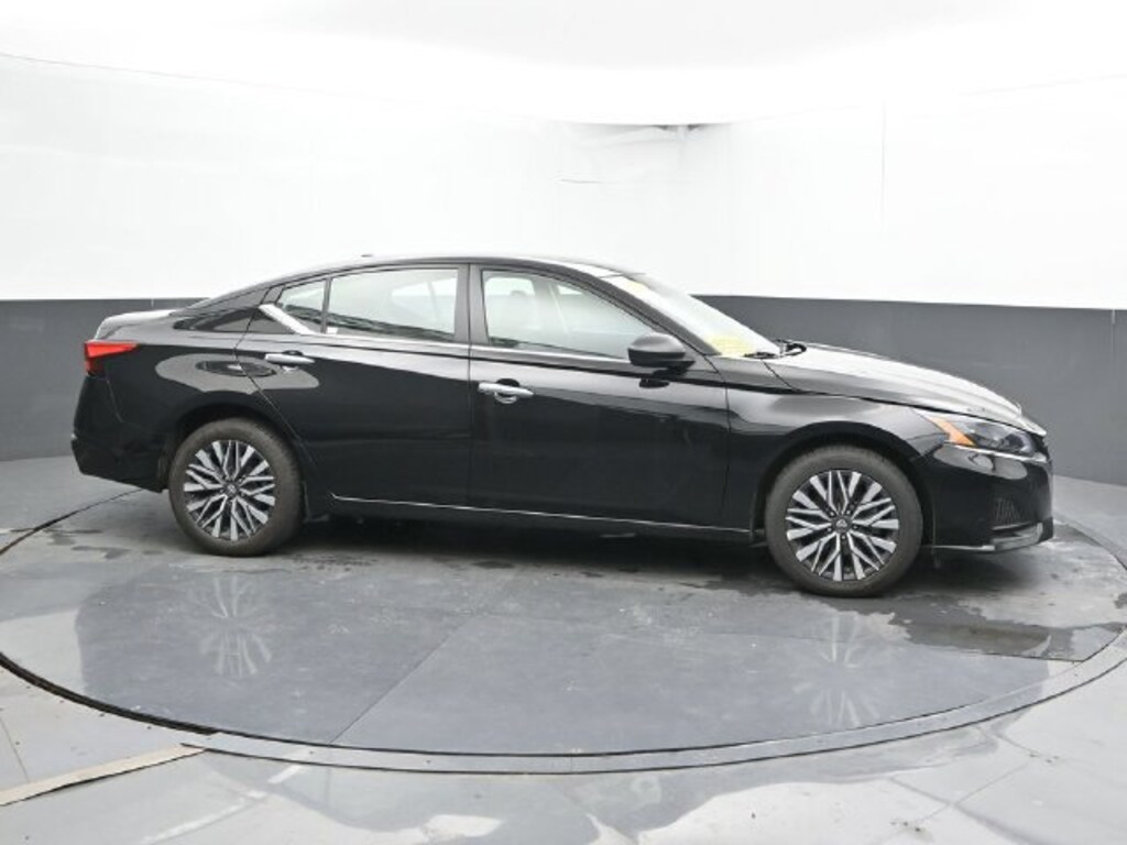 Used 2025 Nissan Altima SV