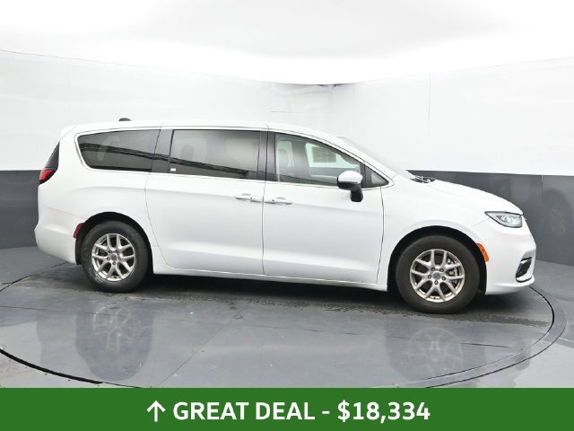 Used 2023 Chrysler Pacifica Touring L