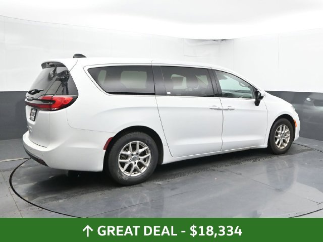 Used 2023 Chrysler Pacifica Touring L