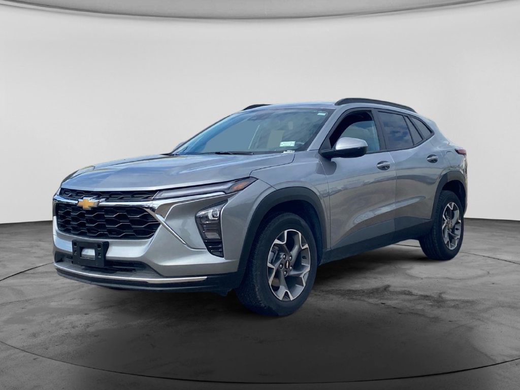 Used 2025 Chevrolet Trax LT SUV