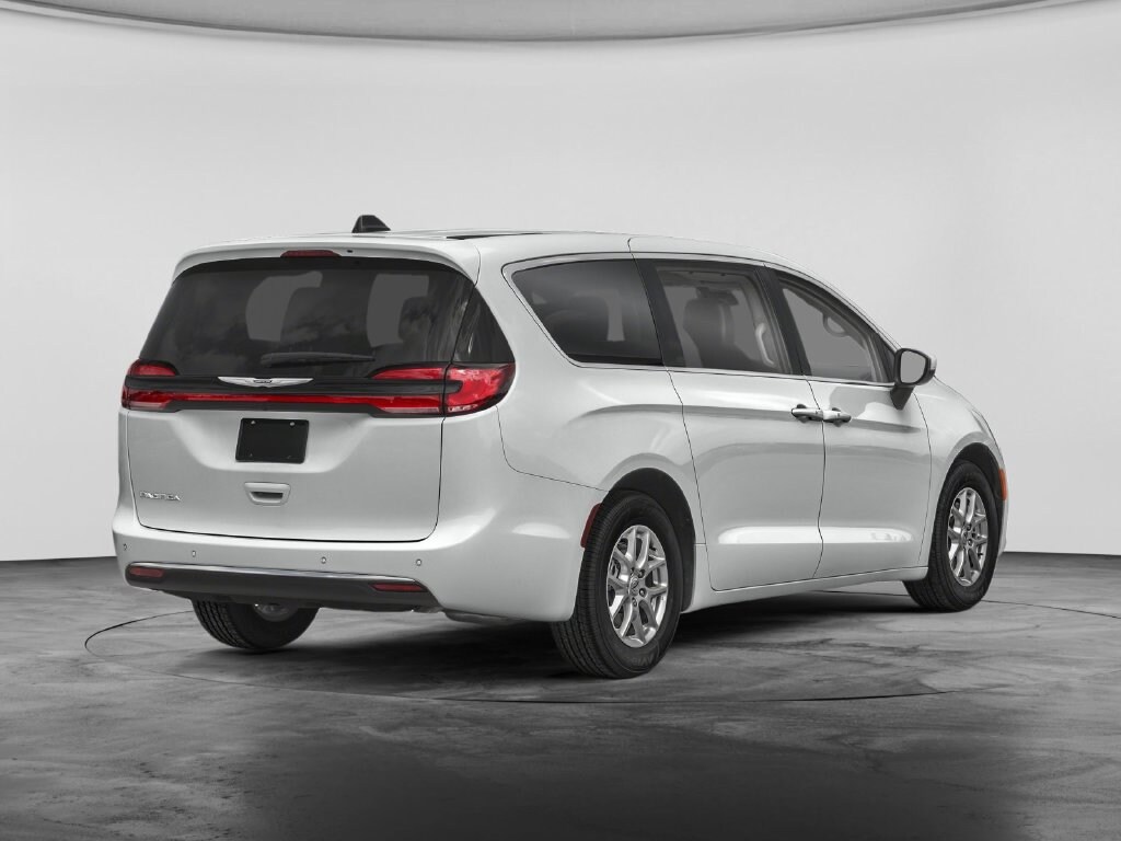 Used 2024 Chrysler Pacifica Touring L