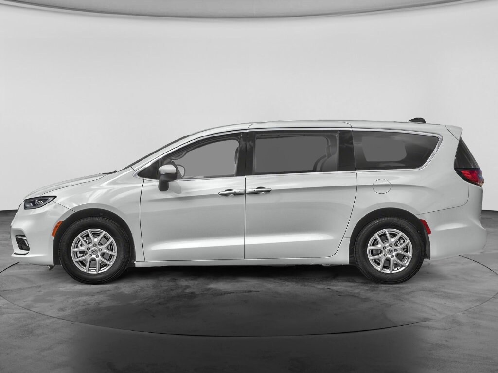 Used 2024 Chrysler Pacifica Touring L