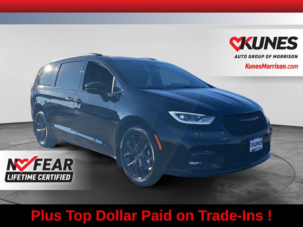 2026 Chrysler Pacifica Select Passenger Van
