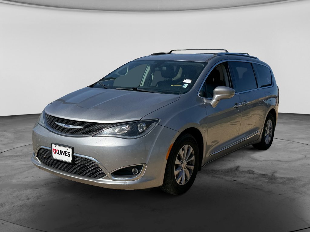 Used 2018 Chrysler Pacifica Touring L Minivan/Van