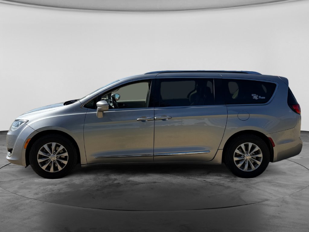 Used 2018 Chrysler Pacifica Touring L Minivan/Van