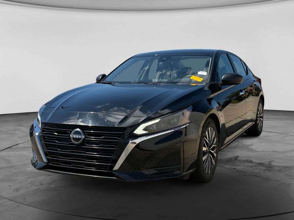 Used 2024 Nissan Altima 2.5 SV Sedan