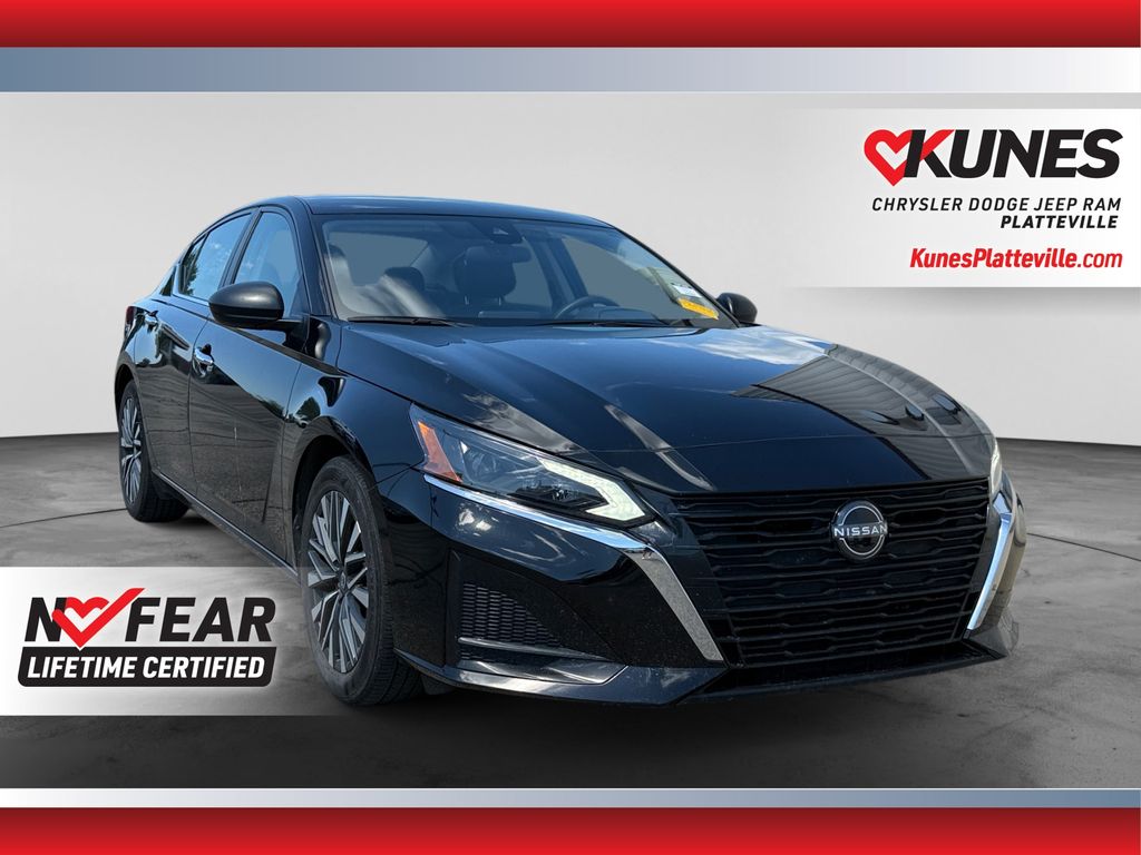 Used 2024 Nissan Altima 2.5 SV Sedan
