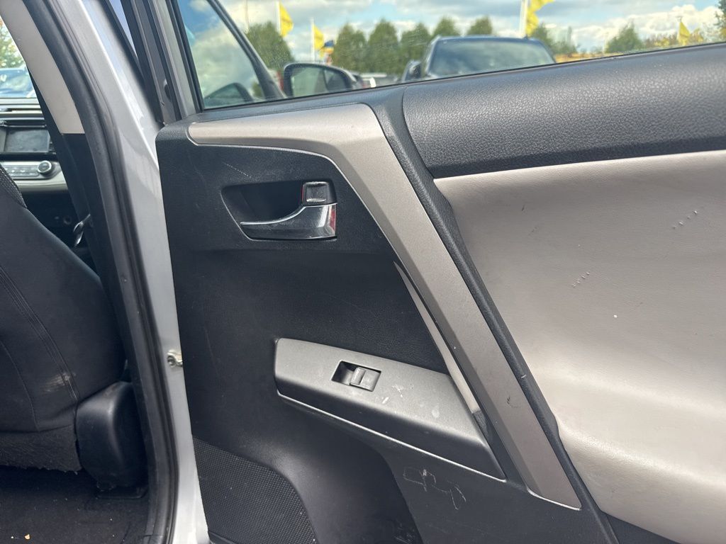 2017 Toyota RAV4 XLE - Photo 21