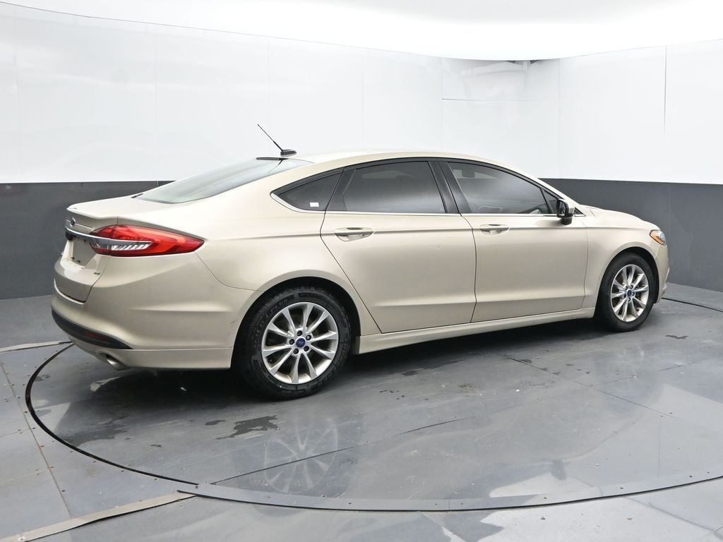 Used 2017 Ford Fusion SE Sedan