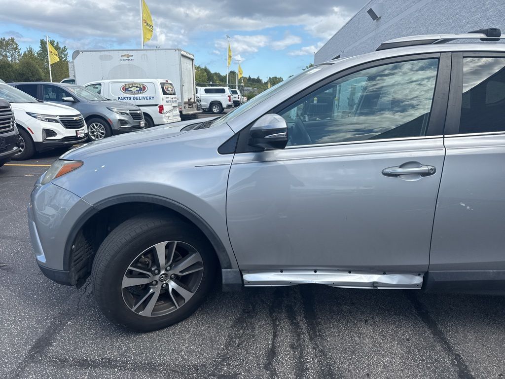 2017 Toyota RAV4 XLE - Photo 7